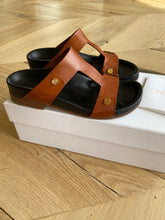 Load image into Gallery viewer, CHLOÉ slides
