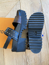 Load image into Gallery viewer, LOUIS VUITTON sandals
