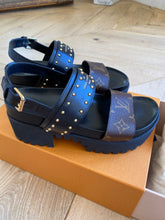 Load image into Gallery viewer, LOUIS VUITTON sandals
