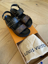 Load image into Gallery viewer, LOUIS VUITTON sandals
