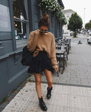 Load image into Gallery viewer, H&amp;M camel jumper
