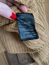Load image into Gallery viewer, H&amp;M camel jumper
