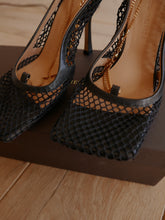 Load image into Gallery viewer, BOTTEGA VENETA sandals
