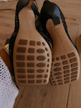 Load image into Gallery viewer, BOTTEGA VENETA sandals
