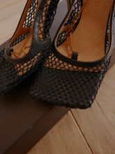Load image into Gallery viewer, BOTTEGA VENETA sandals

