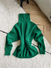 Load image into Gallery viewer, BAZILIKA 100% cashmere knit
